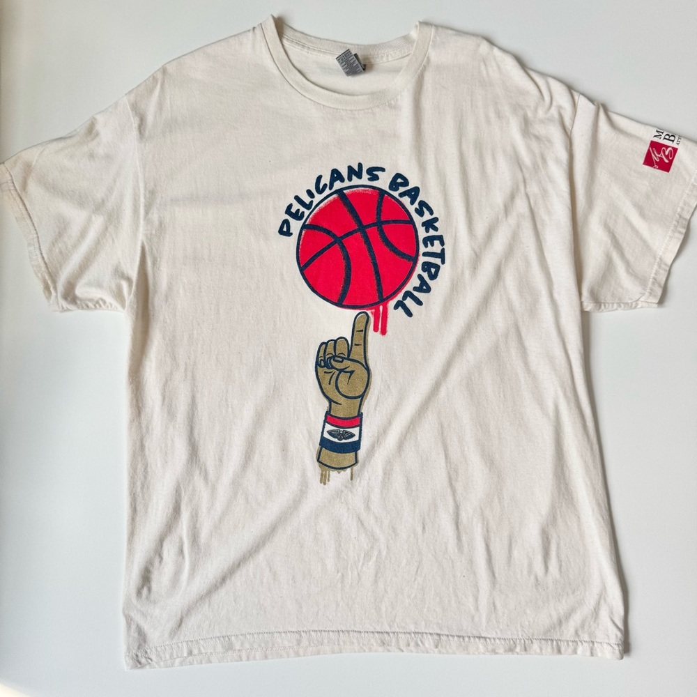 New Orleans Pelicans T-shirt Size XL Rare Design from Live Game